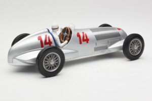 Mercedes W125 #14 Daimler-Benz AG M. von Brauchitsch 2nd Place German GP 1937 Minichamps 1:18 155373114 Metal - imagem 2 de 6