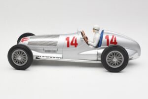 Mercedes W125 #14 Daimler-Benz AG M. von Brauchitsch 2nd Place German GP 1937 Minichamps 1:18 155373114 Metal - imagem 3 de 6