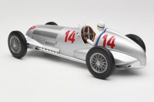 Mercedes W125 #14 Daimler-Benz AG M. von Brauchitsch 2nd Place German GP 1937 Minichamps 1:18 155373114 Metal - imagem 5 de 6