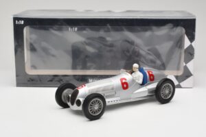 Mercedes W125 #6 Daimler-Benz AG R. Caracciola 2nd Place Eifel Race Nurburgring 1937 Minichamps 1:18 155373106 Metal - imagem 6 de 6