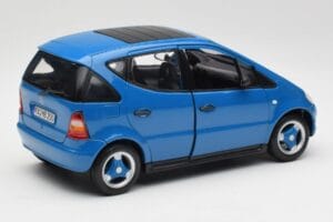 Mercedes A-Class W168 Azure Azul Maisto 1:18 50311 Metal - imagem 3 de 8