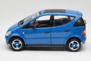 Mercedes A-Class W168 Azure Azul Maisto 1:18 50311 Metal - imagem 4 de 8