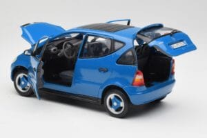 Mercedes A-Class W168 Azure Azul Maisto 1:18 50311 Metal - imagem 5 de 8