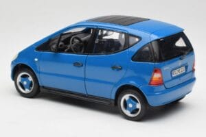 Mercedes A-Class W168 Azure Azul Maisto 1:18 50311 Metal - imagem 7 de 8