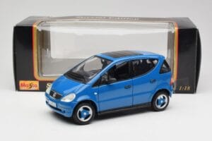 Mercedes A-Class W168 Azure Azul Maisto 1:18 50311 Metal - imagem 8 de 8