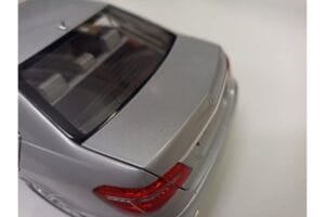 Mercedes Classe E W212 Avantgarde Iridium Prateado Pintura Edição 1 Minichamps 1:18 B66960212-D1 Metal - imagem 9 de 11