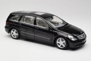 Mercedes R-Class W251 Obsidian Preto Minichamps 1:18 150034601 Metal - imagem 6 de 8