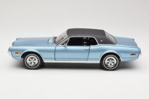 Mercury Cougar XR-7 Azul Sun Star 1:18 1562 Metal - imagem 4 de 8