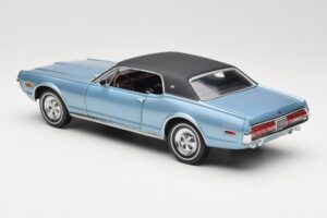 Mercury Cougar XR-7 Azul Sun Star 1:18 1562 Metal - imagem 7 de 8