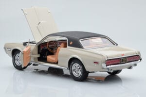 Mercury Cougar XR7-G Fawn Sun Star 1:18 1572 Metal - imagem 5 de 8