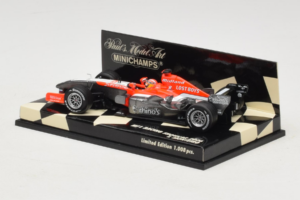 MF1 M16 #18 T. Monteiro MF1 Racing Showcar 2006 Minichamps 1:43 400060088 Metal - imagem 3 de 5