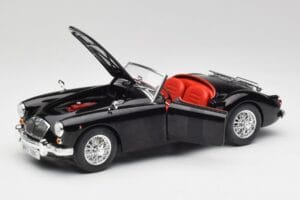MGA English Roadster Preto Revell 1:18 84559091 Metal - imagem 2 de 8
