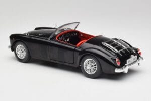 MGA English Roadster Preto Revell 1:18 84559091 Metal - imagem 7 de 8