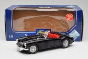 MGA English Roadster Preto Revell 1:18 84559091 Metal - imagem 8 de 8