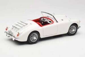 MGA Roadster Old English White Revell 1:18 08455 Metal - imagem 3 de 8