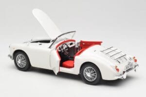 MGA Roadster Old English White Revell 1:18 08455 Metal - imagem 5 de 8