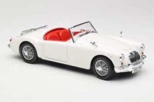 MGA Roadster Old English White Revell 1:18 08455 Metal - imagem 6 de 8
