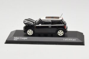 MINI Cooper R50 Preto Minichamps 1:43 431138101 Metal - imagem 2 de 5