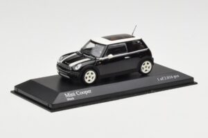 MINI Cooper R50 Preto Minichamps 1:43 431138101 Metal - imagem 3 de 5