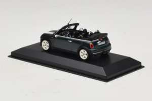Mini Cooper Cabriolet Verde Com Faixa Branca Minichamps 1:43 80420309093-R1 Metal - imagem 3 de 5