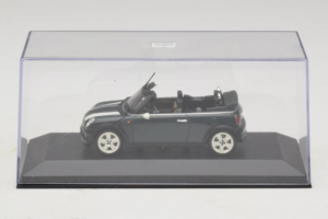Mini Cooper Cabriolet Verde Com Faixa Branca Minichamps 1:43 80420309093-R1 Metal - imagem 4 de 5