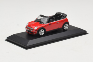 Mini Cooper R52 Cabriolet Vermelho Minichamps 1:43 431138230 Metal - imagem 2 de 4