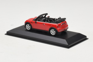 Mini Cooper R52 Cabriolet Vermelho Minichamps 1:43 431138230 Metal - imagem 3 de 4