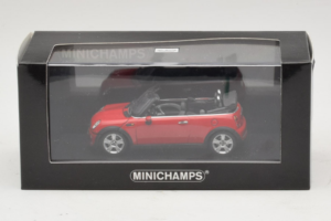 Mini Cooper R52 Cabriolet Vermelho Minichamps 1:43 431138230 Metal - imagem 4 de 4