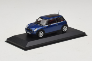 Mini Cooper Azul Minichamps 1:43 MINI009 Metal - imagem 2 de 5