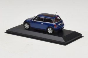 Mini Cooper Azul Minichamps 1:43 MINI009 Metal - imagem 3 de 5