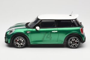 MINI Cooper F56 JCW British Racing Verde Otto 1:18 OT1098 Resina - imagem 3 de 6