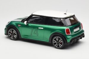 MINI Cooper F56 JCW British Racing Verde Otto 1:18 OT1098 Resina - imagem 5 de 6