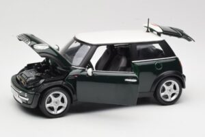 Mini Cooper Mk7 Verde Maisto 1:18 7271336 Metal - imagem 2 de 8