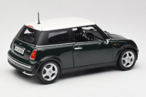 Mini Cooper Mk7 Verde Maisto 1:18 7271336 Metal - imagem 3 de 8
