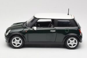 Mini Cooper Mk7 Verde Maisto 1:18 7271336 Metal - imagem 4 de 8