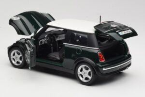 Mini Cooper Mk7 Verde Maisto 1:18 7271336 Metal - imagem 5 de 8