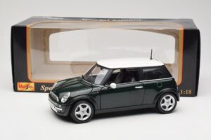 Mini Cooper Mk7 Verde Maisto 1:18 7271336 Metal - imagem 8 de 8