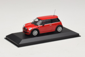 Mini Cooper One R50 Aero Vermelho Minichamps 1:43 431138272 Metal - imagem 3 de 4