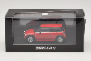 Mini Cooper One R50 Aero Vermelho Minichamps 1:43 431138272 Metal - imagem 4 de 4