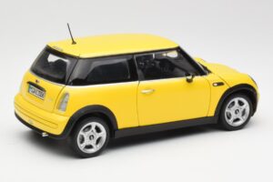 Mini Cooper One R50 Pacote Aerodinâmico Amarelo Kyosho 1:18 80430148553 Metal - imagem 3 de 8