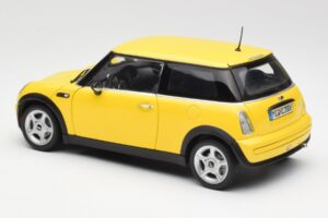 Mini Cooper One R50 Pacote Aerodinâmico Amarelo Kyosho 1:18 80430148553 Metal - imagem 7 de 8