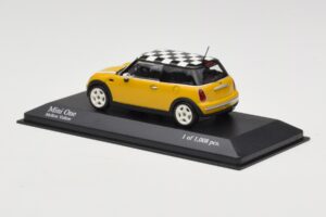 MINI One R50 Amarelo Minichamps 1:43 431138104 Metal - imagem 3 de 5