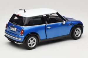 Mini Cooper R50 Azul com Teto Branco Mondo Motors 1:18 MINI004 Metal - imagem 3 de 8