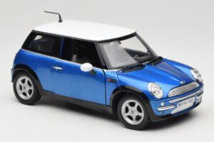 Mini Cooper R50 Azul com Teto Branco Mondo Motors 1:18 MINI004 Metal - imagem 6 de 8