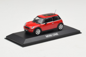 Mini Cooper Vermelho Minichamps 1:43 MINI010 Metal - imagem 2 de 4
