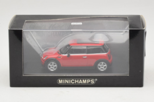 Mini Cooper Vermelho Minichamps 1:43 MINI010 Metal - imagem 4 de 4