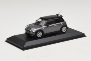 Mini Cooper S Grey Metallic Minichamps 1:43 80420148551-R1 Metal - imagem 2 de 4