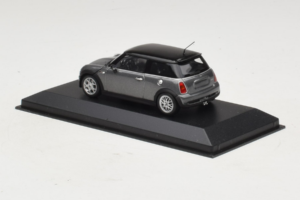 Mini Cooper S Grey Metallic Minichamps 1:43 80420148551-R1 Metal - imagem 3 de 4