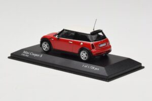 MINI Cooper S R53 Vermelho Minichamps 1:43 431138200 Metal - imagem 3 de 5