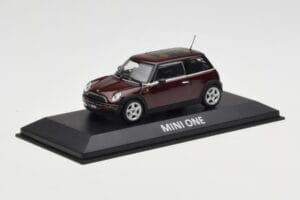Mini One R50 Vermelho Escuro Com Teto Preto Minichamps 1:43 MINI008 Metal - imagem 2 de 5